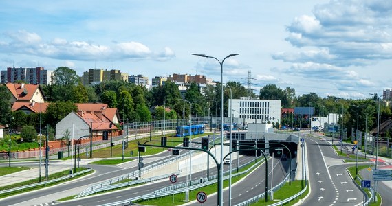 Zarząd Transportu Publicznego w Krakowie pracuje nad uruchomieniem nowej linii autobusowej, która będzie kursowała wzdłuż Trasy Łagiewnickiej oraz po przebudowanej ul. Czerwone Maki. Linia zacznie funkcjonować w drugiej połowie listopada.