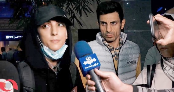 Irańska sportsmenka Elnaz Rekabi, która brała udział bez hidżabu w mistrzostwach Azji we wspinaczce sportowej w Korei Południowej, wróciła do Teheranu. Przywitano ją na lotnisku niczym bohaterkę. Irańskie media wcześniej donosiły, że grozi jej kara więzienia.