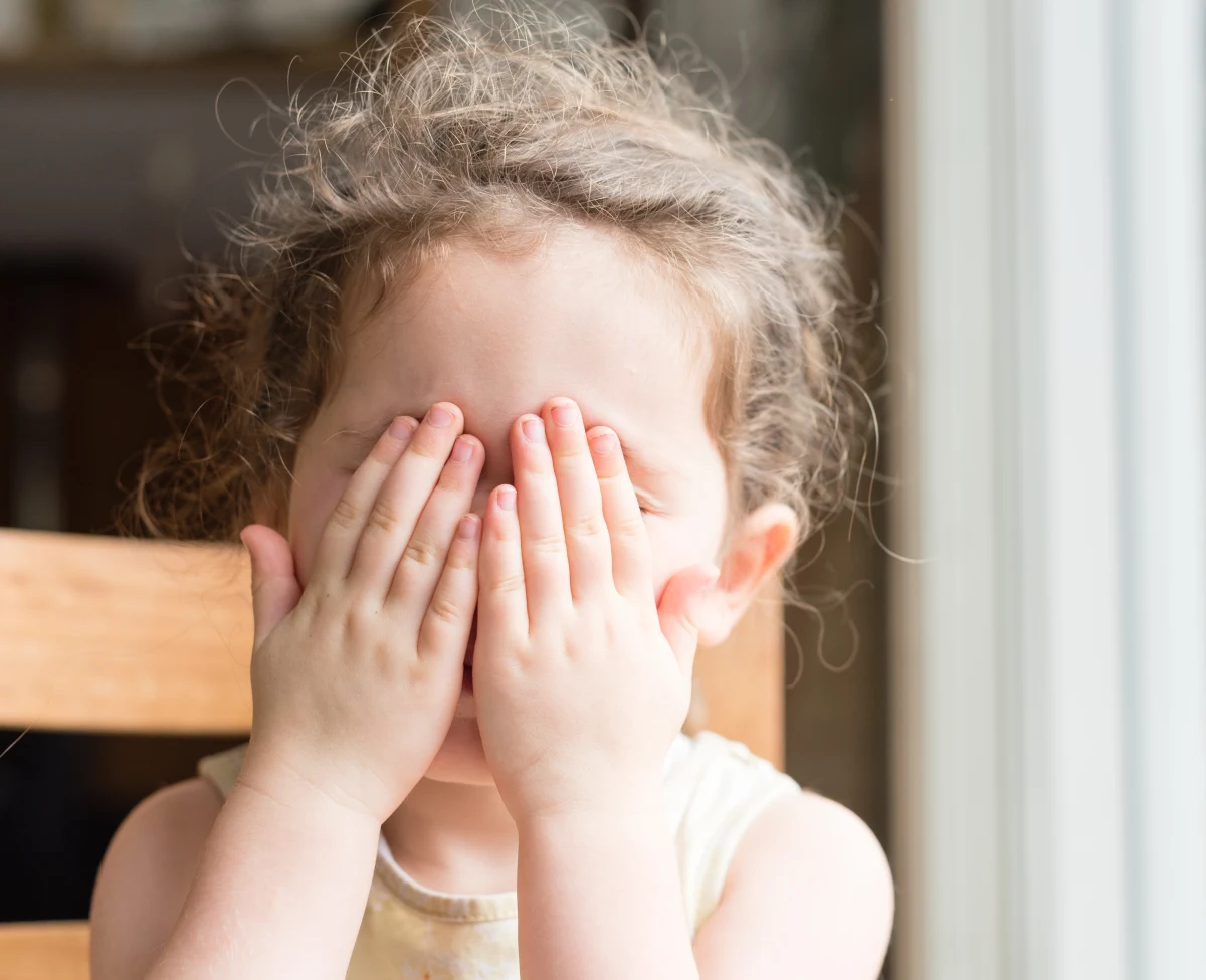 Szczęśliwy finał miały poszukiwania czterolatki z powiatu ryckiego na Lubelszczyźnie. Babcia straciła dziecko na chwilę z oczu i mimo poszukiwań, nie mogła go znaleźć. Niespełna kilkanaście minut po zgłoszeniu okazało się, że dziewczynka była w domu, za zasłoną.

