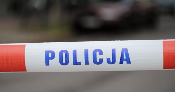 Zwłoki mężczyzny znaleziono w Lesie Wolskim na terenie Krakowa. Z nieoficjalnych informacji RMF FM wynika, że mężczyzna miał ranę postrzałową. 