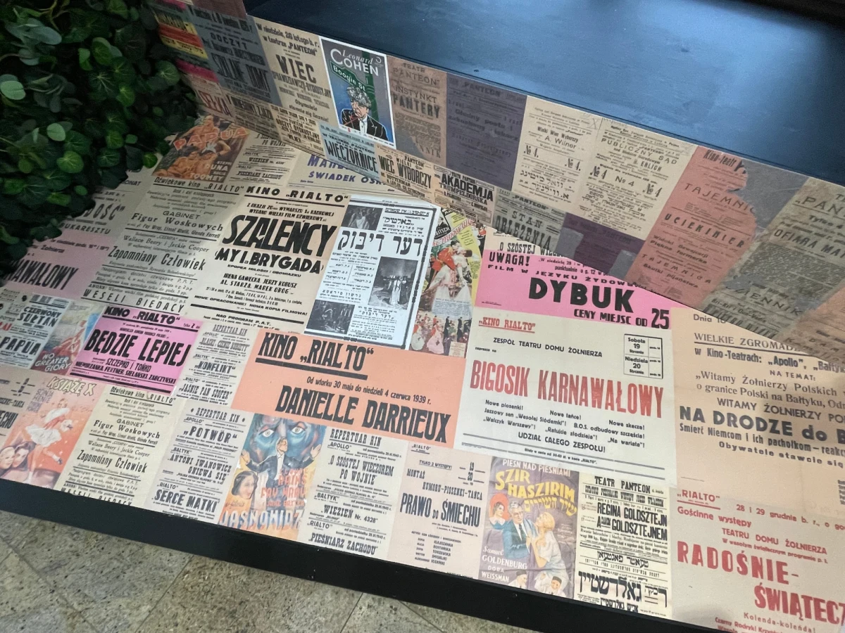 Nie wiemy, jaki był pierwszy spektakl. Wiadomo, że odbył się 20 października 1822 roku. Wtedy swoje artystyczny żywot rozpoczął Teatr Stary w Lublinie. Niewiele brakowało a w latach 80. XX wieku przestałby istnieć. W ostatniej chwili go uratowano.