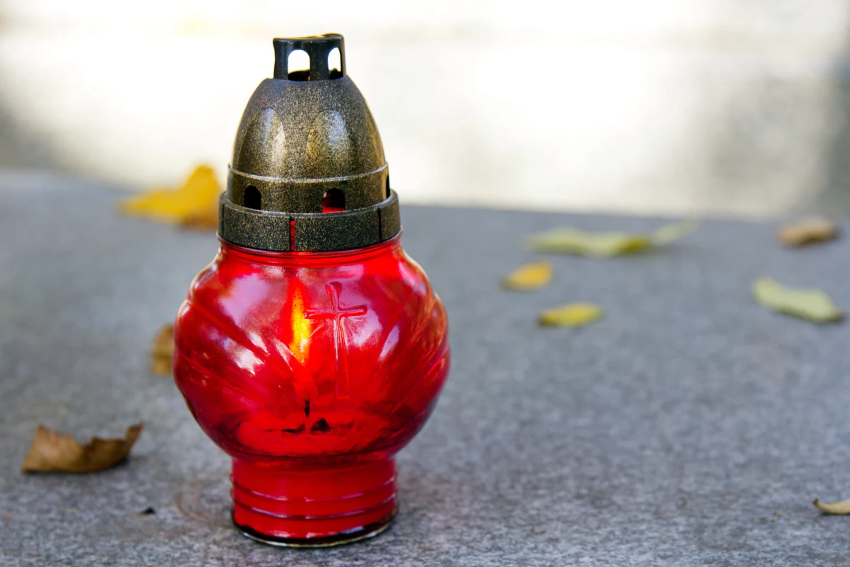 ​W przyszłą sobotę odbędzie się 28 Kwesta na Rzecz Ratowania Zabytkowych Nagrobków na Starym Cmentarzu w Łodzi. 29 października pieniądze na ten cel będą zbierać uczniowie łódzkich szkół, którzy będą również sprzątać groby - podaje dzienniklodzki.pl.