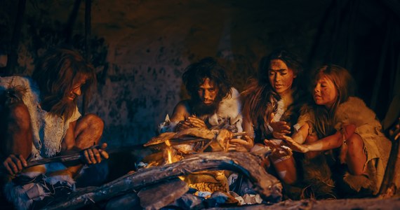 Po raz pierwszy udało się zidentyfikować rodzinę neandertalczyków. Umożliwiły to badania genetyczne próbek kości, pobranych z jaskini na Syberii – informują naukowcy na łamach tygodnika "Nature".