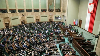 Najnowszy sondaż. Jedna z partii spadła z hukiem z podium