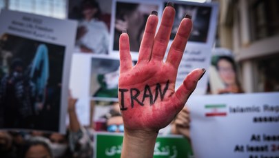 Kolejna młoda kobieta zginęła w Iranie. Pobito ją w szkole