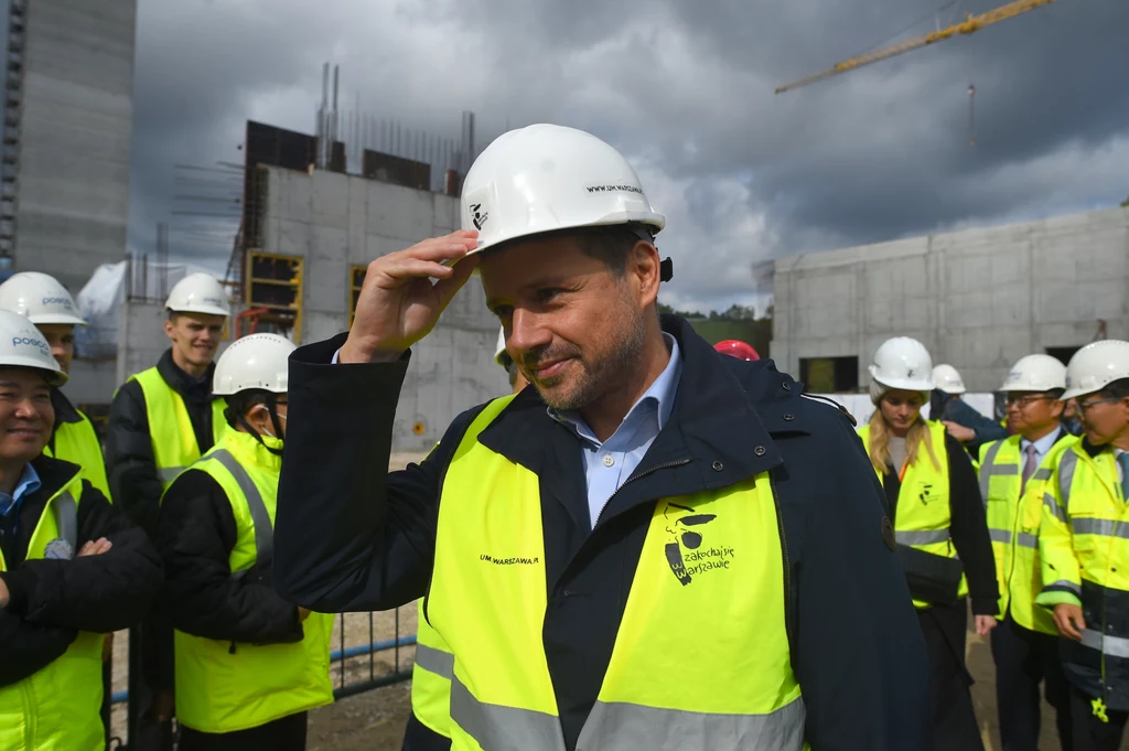 Rafał Trzaskowski na placu rozbudowy Zakładu Unieszkodliwiana Stałych Odpadów Komunalnych