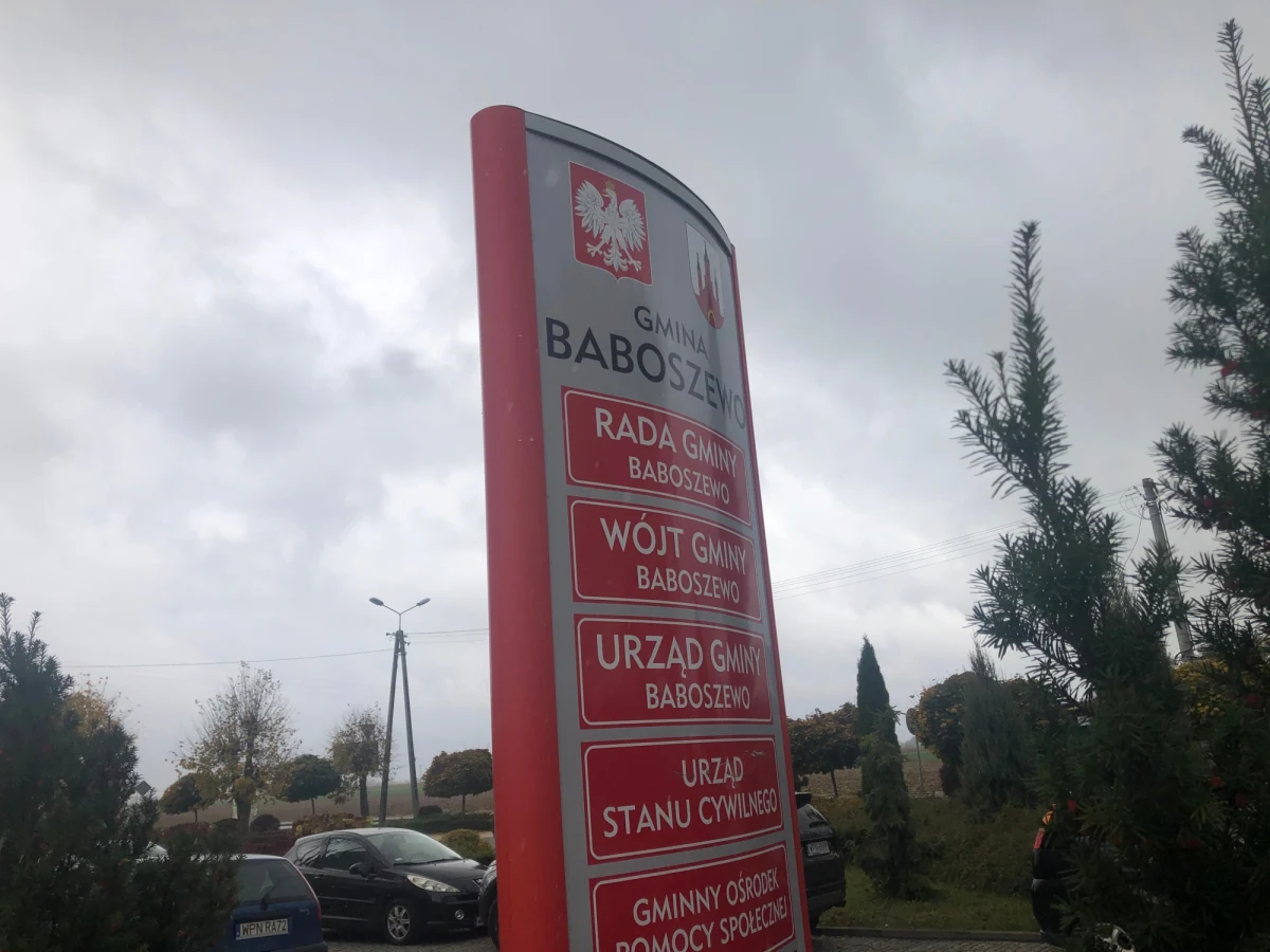 Ogromny problem ma prawie sześć tysięcy mieszkańców gminy Baboszewo w powiecie płońskim na północy Mazowsza. Rozpoczyna się czwarty tydzień, w którym nie mogą korzystać z wody w kranach. 29 września w wodociągu wykryto bakterie. Wciąż nie udało się ich wyeliminować.

