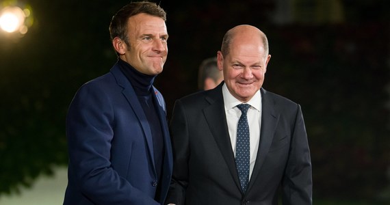 "Rozpada się francusko-niemiecki motor napędowy Unii Europejskiej" - tak wiele paryskich mediów komentuje odwołanie - po raz pierwszy od blisko 20 lat - odbywającego się co roku wspólnego posiedzenia rządów obu krajów. Miało ono mieć miejsce w przyszłym tygodniu w Fontainebleau koło francuskiej stolicy. Zostało przełożone na 2023 rok.