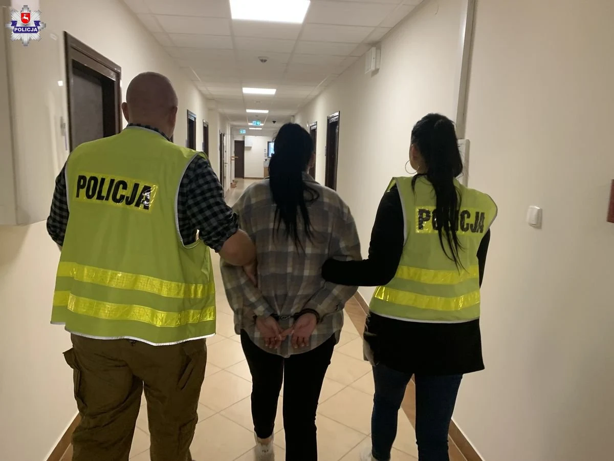 Policjanci z Lublina zatrzymali dwie młode kobiety podejrzane o udział w grupie przestępczej czerpiącej zyski z prostytucji. To tzw. "telefonistki", które umawiały mężczyzn z kobietami świadczącymi usługi seksualne.

