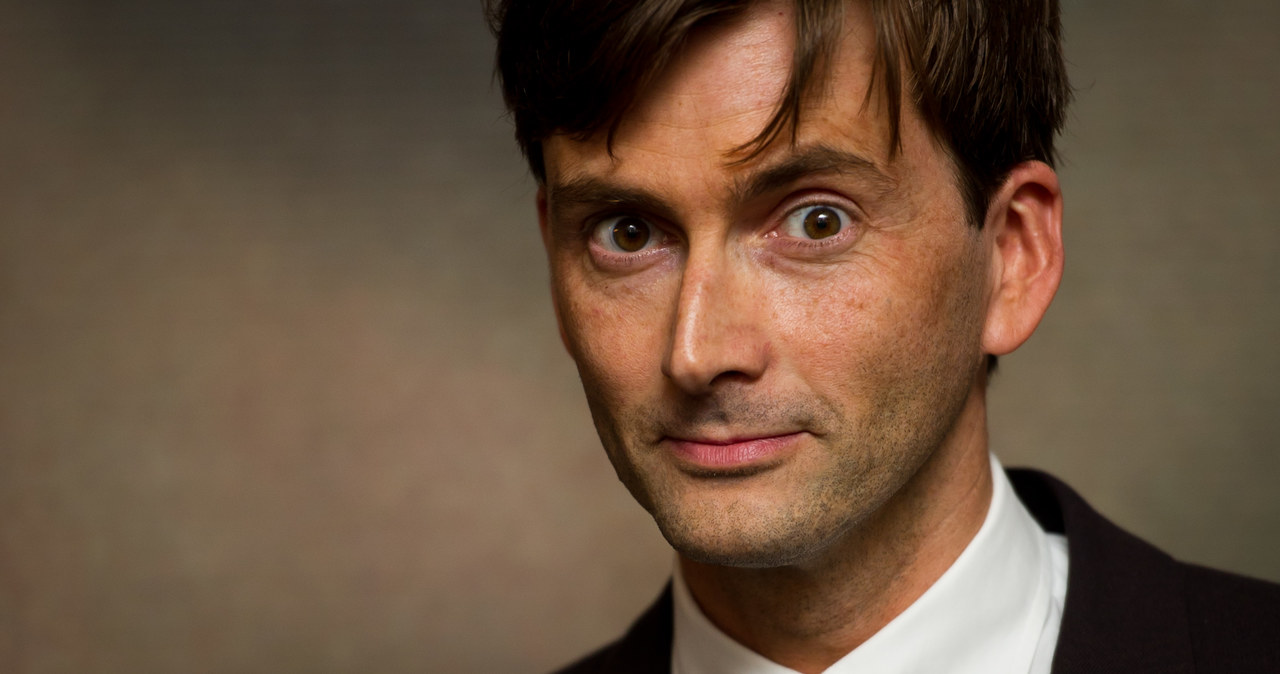 David Tennant, gwiazdor serialu "Doktor Who" wyznał w podcaście "Acting for Others Presents…", że niegdyś starał się o rolę w serii o Jamesie Bondzie. Dowiedział się nawet, że był brany pod uwagę, lecz ostatecznie producenci wybrali innego aktora.