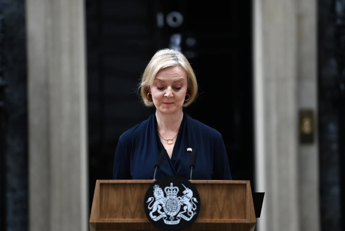 Brytyjska premier Liz Truss ogłosiła swoją rezygnację. Urząd szefowej brytyjskiego rządu piastowała zaledwie 45 dni. Nowego premiera mamy poznać w ciągu tygodnia. 