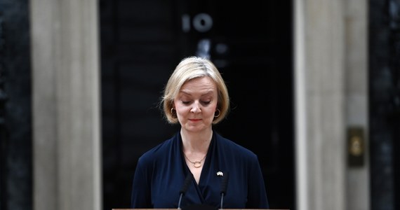 Brytyjska premier Liz Truss ogłosiła swoją rezygnację. Urząd szefowej brytyjskiego rządu piastowała zaledwie 45 dni. Nowego premiera mamy poznać w ciągu tygodnia. 
