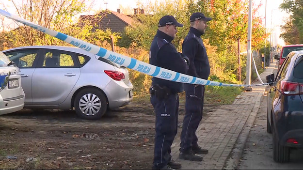 Brutalne zabójstwo 13-latki w Inowrocławiu. Ciało dziewczynki znaleziono w zaroślach na obrzeżu jednego z osiedli. Najprawdopodobniej zginęła od wielu ciosów nożem. W sprawie zatrzymano 18-latka, ale policja nie zdradza jaki ma związek ze sprawą.Materiał dla "Wydarzeń" przygotował Kamil Dzięgielewski.