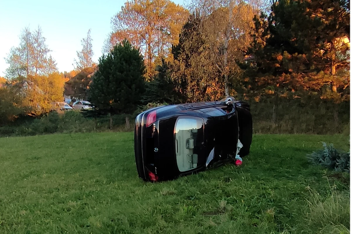 Mundurowi poszukują 26-latka, który samochodem zajechał drogę innemu samochodowi, wybił w nim szybę i ukradł telefon kobiecie kierującej tym pojazdem. Informację dostaliśmy na Gorącą Linię RMF FM.