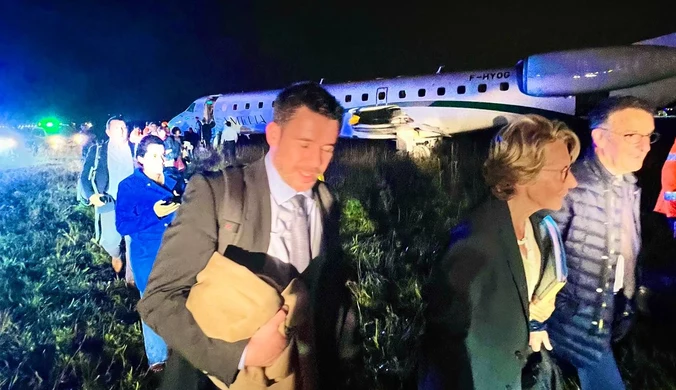 Samolot podczas lądowania wypadł z pasa. Na pokładzie francuska minister