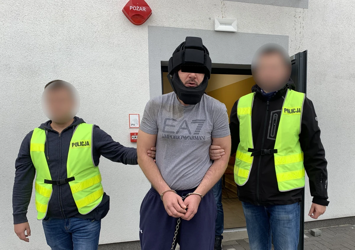 Lubelscy policjanci zatrzymali mężczyznę, który napadł na jedną z placówek pocztowych. Zrabował ponad 11 tys. złotych. Podczas zatrzymania 39-latek był bardzo agresywny i groził policjantom. W przeszłości był już notowany.