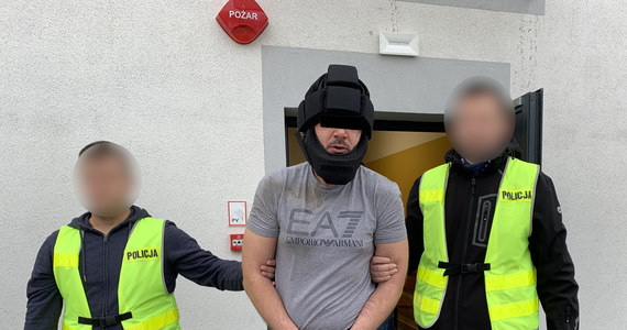 Lubelscy policjanci zatrzymali mężczyznę, który napadł na jedną z placówek pocztowych. Zrabował ponad 11 tys. złotych. Podczas zatrzymania 39-latek był bardzo agresywny i groził policjantom. W przeszłości był już notowany.