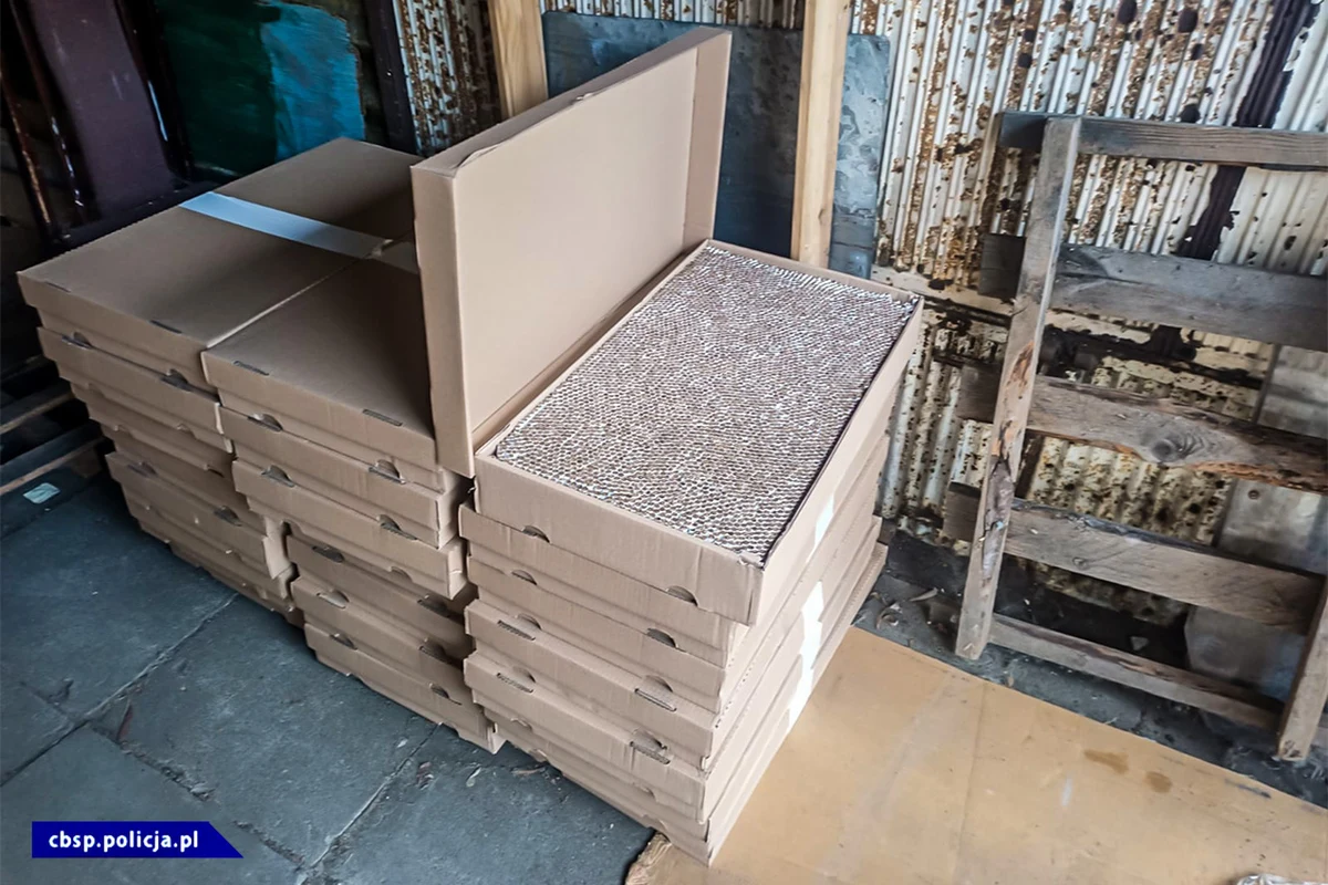 Rozbity gang produkujący nielegalnie papierosy i narkotyki w Śląskiem. Akcję prowadziło Centralne Biuro Śledcze Policji. 4 osoby są tymczasowo aresztowane.