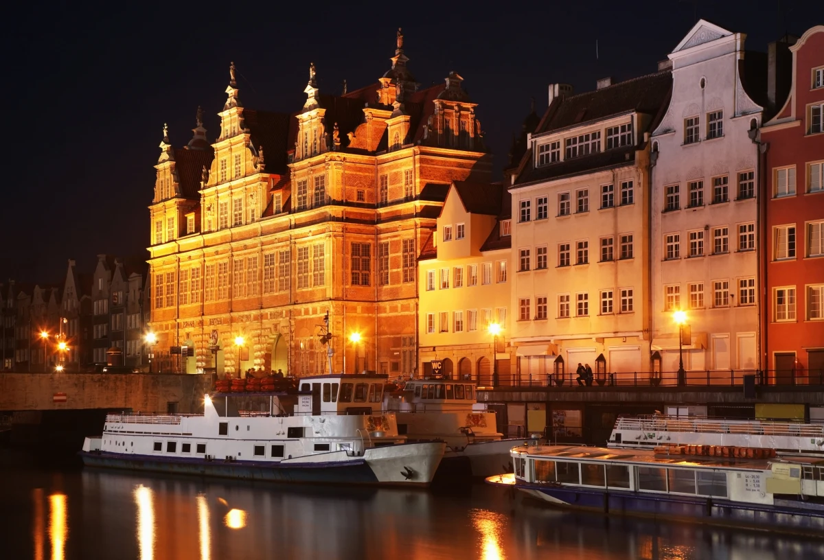 Mężczyzna, który w nocy z 4 na 5 czerwca wjechał wynajętym samochodem na ulicę Długą w Gdańsku w chwili popełnienia tego czynu był niepoczytalny wynika z opinii biegłych przekazanej prokuraturze.   

