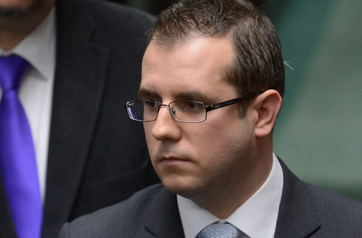 Poseł Prawa i Sprawiedliwości Przemysław Czarnecki trafił w nocy do izby wytrzeźwień przy ul. Kolskiej w Warszawie - informuje tvn24.pl. Według portalu ratownicy medyczni odnaleźli go, gdy leżał na ulicy. Według nieoficjalnych informacji miał ponad dwa promile alkoholu w organizmie. 