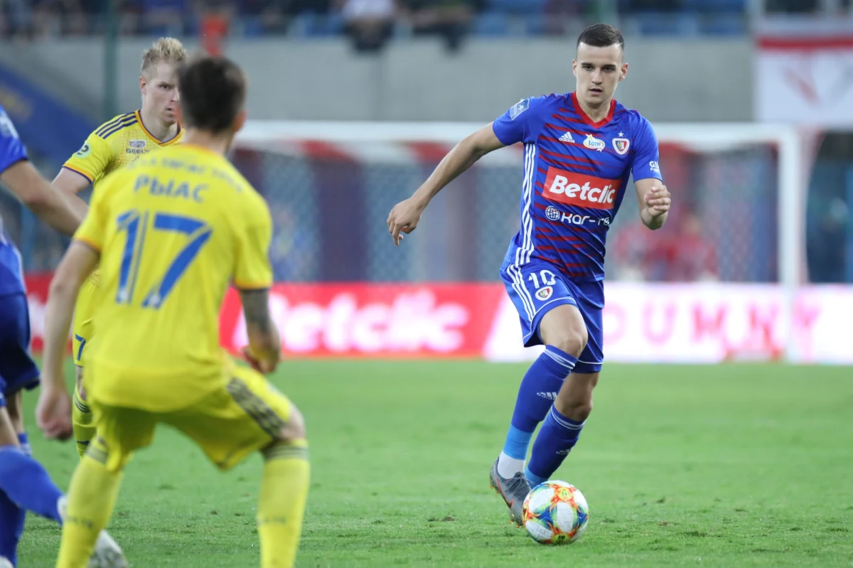 „Powołanie do szerokiej kadry na mistrzostwa świata to dla mnie kop motywacyjny” – powiedział piłkarz Piasta Gliwice Patryk Dziczek, który latem po półtorarocznej przerwie spowodowanej kłopotami zdrowotnymi wrócił do gry.