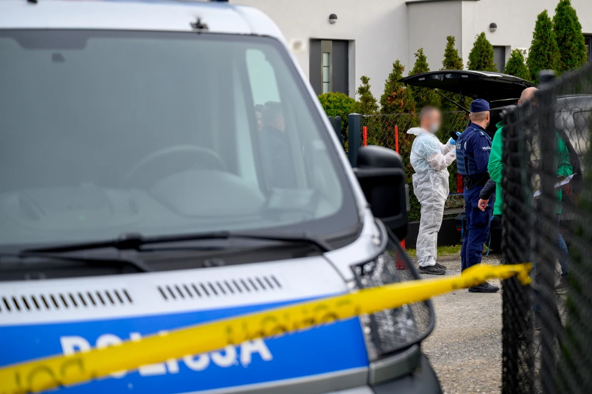 Ciała czterech osób: dwojga dorosłych i dwóch dziewczynek znaleziono w piątek w domu przy ul. św. Marcina w Tarnowie. Jak ustalił reporter RMF FM, wszyscy mieli podcięte gardła.  