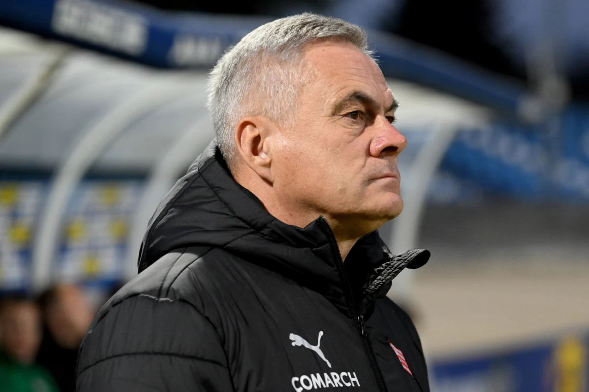 "Mamy kryzys - to ewidentne i nie ma co tego ukrywać" – przyznał Jacek Zieliński, trener piłkarzy Cracovii przed niedzielnym meczem 14. kolejki ekstraklasy z Lechem Poznań. "Teraz potrzeba mądrości, aby wyjść z tego dołka" – dodał. 