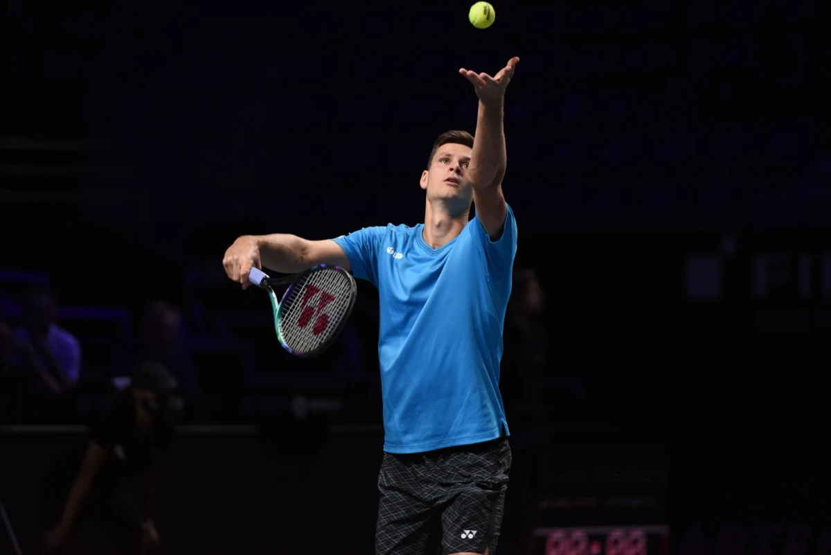 Rozstawiony z numerem 1 Hubert Hurkacz odpadł w ćwierćfinale turnieju ATP w Antwerpii. Polski tenisista przegrał po zaciętym pojedynku z Austriakiem Dominikiem Thiemem 6:3, 6:7 (9-11), 6:7 (4-7).