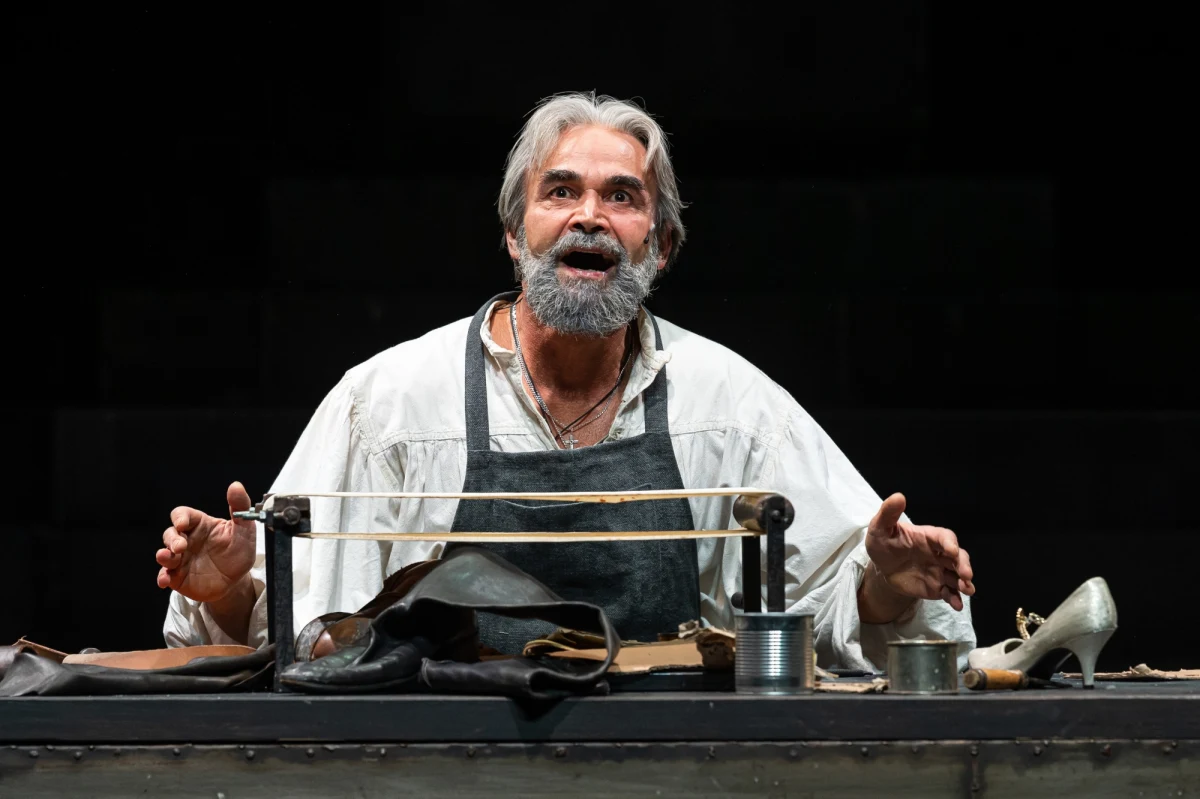 28 października na Dużej Scenie im. Jerzego Grzegorzewskiego w Teatrze Polskim we Wrocławiu odbędzie się premiera "Szewców" Witkacego. "Częściowo zostały zmienione końcowe sekwencje spektaklu. Inaczej zagrane, inaczej ustawione niż to było dotychczas. Mam nadzieję, że będzie to zaskakujące" – zapowiedział reżyser Stanisław Melski. 