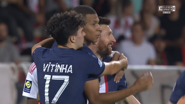 Skrót meczu AC Ajaccio - Paris Saint-Germain 0-3.

Bramki: 24. Mbappé (Messi), 79. Messi (Mbappé), 82. Mbappé (Messi)

Składy spotkania:

AC Ajaccio: B. Leroy – Youssouf, Gonzalez, Avinel, Y. Koné (74. I. Diallo) – Bayala (57. Nouri), Marchetti, Coutadeur (C), Bilajlí (83. Mangani) – El Idrissy (74. Barreto), Moussiti-Oko (57. Hamouma).
Rezerwowi: Sollacaro – Alphonse, Chabrolle, Vidal.
Trener: Olivier Pantaloni

Paris Saint-Germain FC: Donnarumma – Hakimí, Mukiele, Marquinhos (C) (83. Bitshiabu), Bernat – Ruiz (83. Zaire-Emery), Verratti, Sanches (62. Vitinha) – Messi, Mbappé (83. Ekitike), Soler (71. Sarabia).
Rezerwowi: Letellier, Navas – Gharbi, Kari.
Trener: Christophe Galtier
