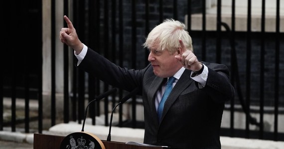 Boris Johnson znów w grze. Były brytyjski premier ma już poparcie 100 posłów Partii Konserwatywnej, co pozwala mu wystartować w wyborach nowego lidera - przekazały źródła z jego obozu. Nowy lider konserwatystów obejmie jednocześnie urząd premiera Wielkiej Brytanii.