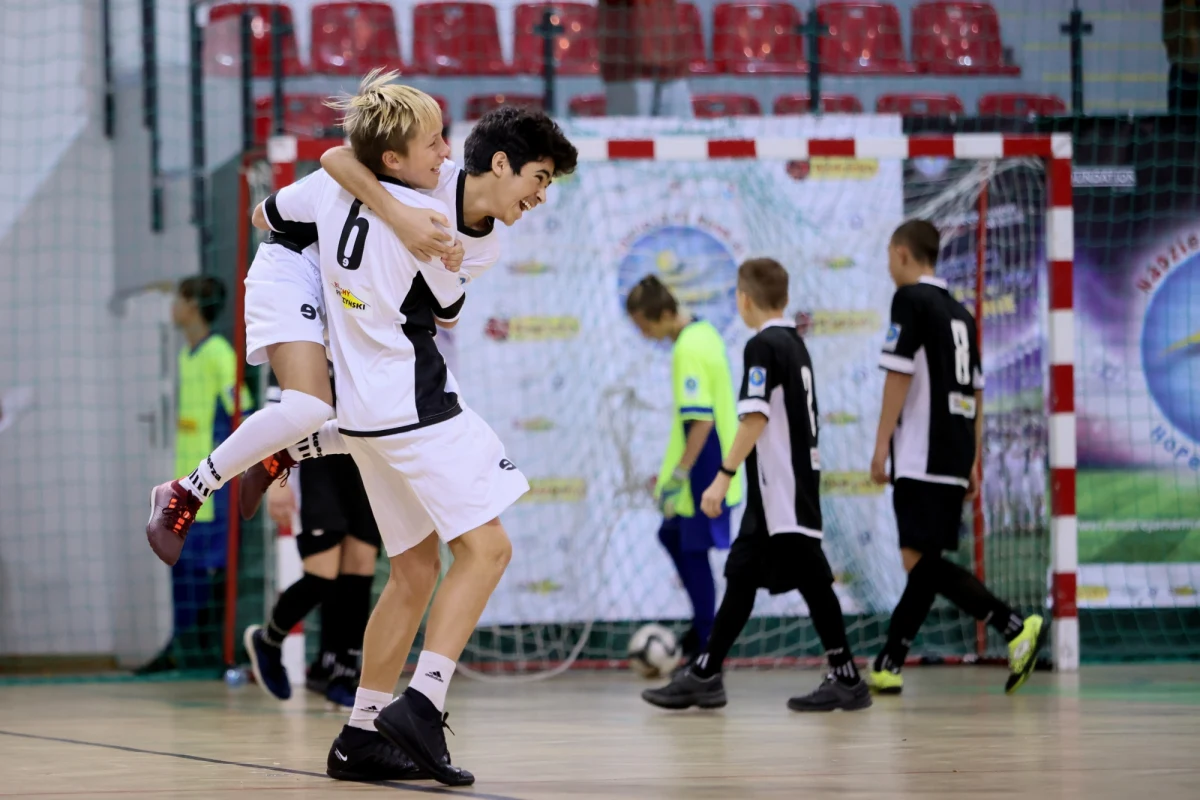 Międzynarodowe Halowe Mistrzostwa Polski Dzieci z Domów Dziecka w Piłce Nożnej odbyły się w sobotę w Warszawie. Turniej rozegrano pod hasłem "Dzieci przeciwko wojnie". Zwyciężyła drużyna Horyzont Kołaczkowo. 