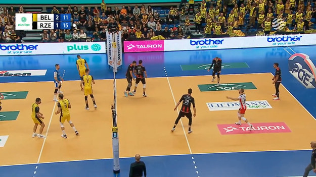 Skrót meczu 5. kolejki PlusLigi 2022/23 PGE Skra Bełchatów - Asseco Resovia Rzeszów 2:3 (18:25, 25:13, 25:22, 22:25, 8:15).

