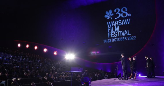 Film "Święto pracy" Pjera Zalicy zdobył Grand Prix 38. Warszawskiego Festiwalu Filmowego. Za najlepszą reżyserię doceniono "Styczeń" Viestursa Kairissa. Nagroda specjalna jury powędrowała do Beaty Dzianowicz za scenariusz "Strzępów".