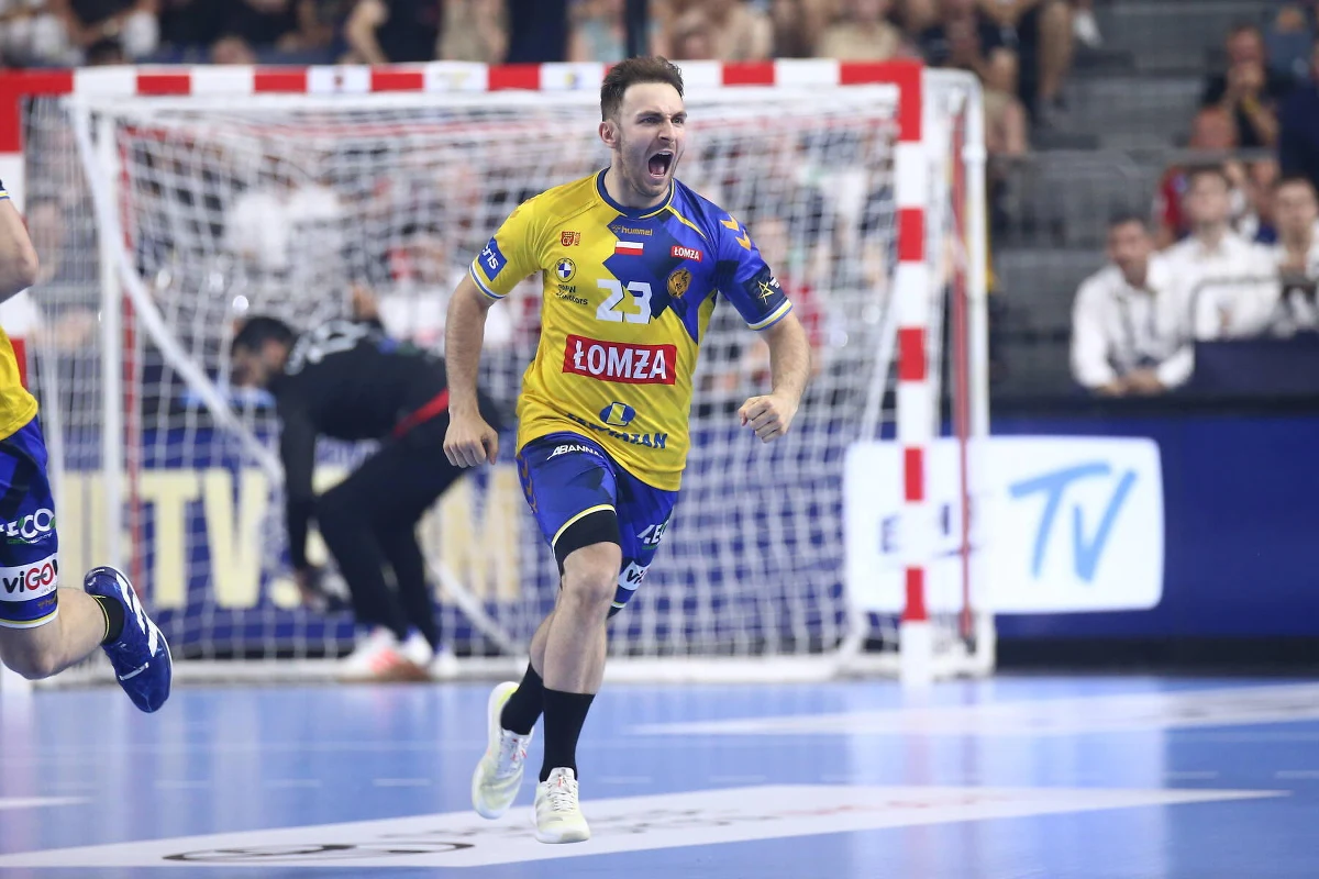 ​Piłkarze ręczni Łomży Industrii Kielce przegrali w saudyjskim Dammam z hiszpańską Barcą 28:39 (11:16) w półfinale 15. edycji Super Globe, imprezy uznawanej za klubowe mistrzostwa świata. W niedzielę kielczanie zagrają o trzecie miejsce z egipskim Al Ahly.