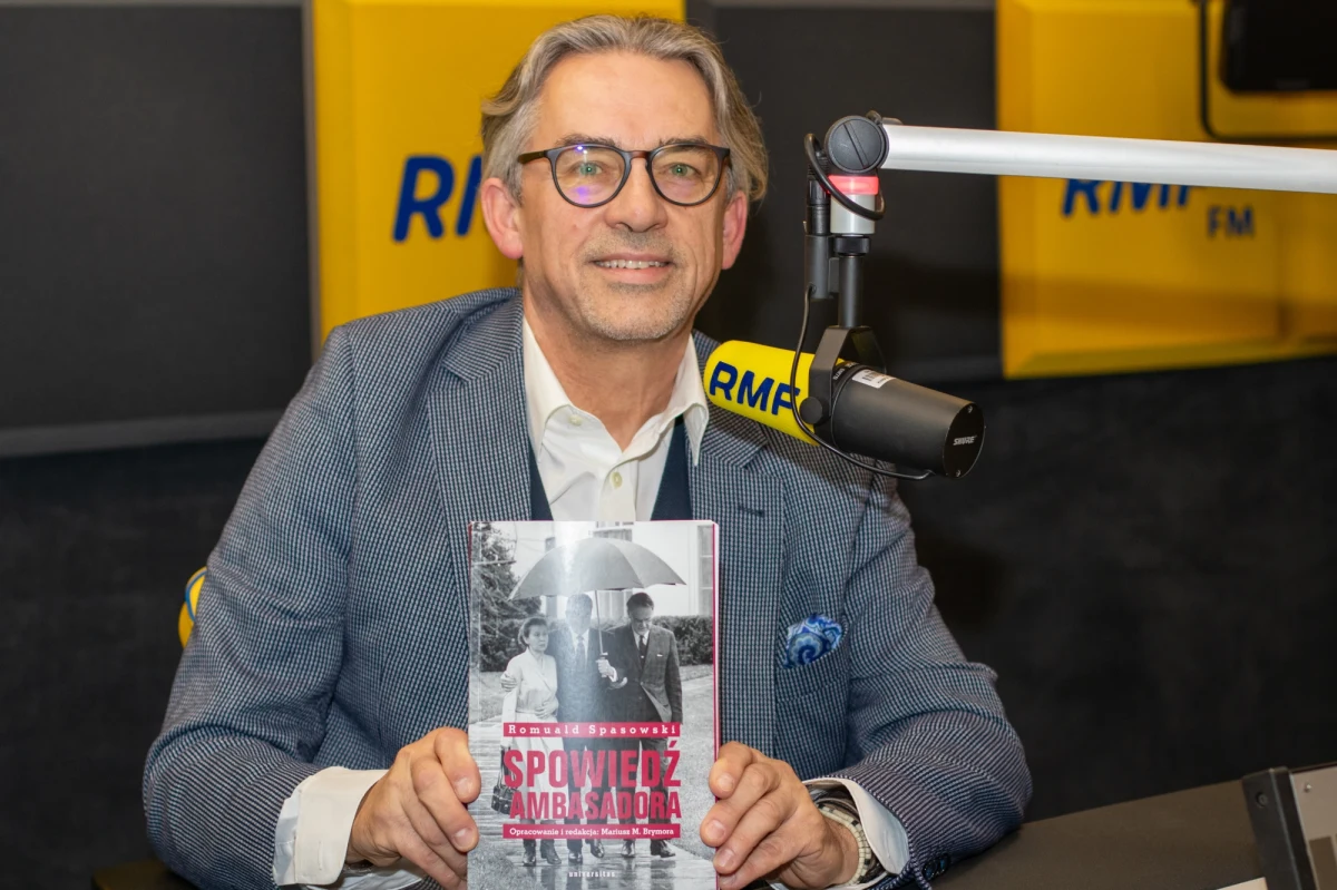 "Jest mi pan dłużny trzy noce" - powiedział do Spasowskiego prezydent Ronald Regan podczas spotkania w Białym Domu w 1987 roku i dodał: "Bo tyle bez przerwy czytałem pana książkę i nie mogłem jej odłożyć, dopóki nie skończyłem". Wspomnienia Romualda Spasowskiego, o których tak właśnie wyraził się amerykański prezydent, w końcu doczekały się polskiego przekładu i są już w księgarniach pod tytułem "Spowiedź ambasadora".