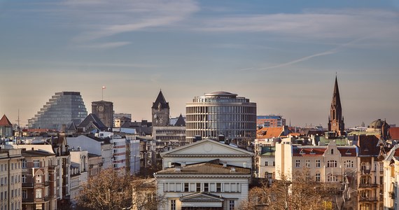 ​25 października rozpocznie się przebudowa ul. Kolejowej na poznańskim Łazarzu. Ulica i chodniki zyskają nową nawierzchnię. Przybędzie również zieleni. Od wtorku, 25 października, obowiązywać będzie czasowa organizacja ruchu - podaje portal poznan.pl.