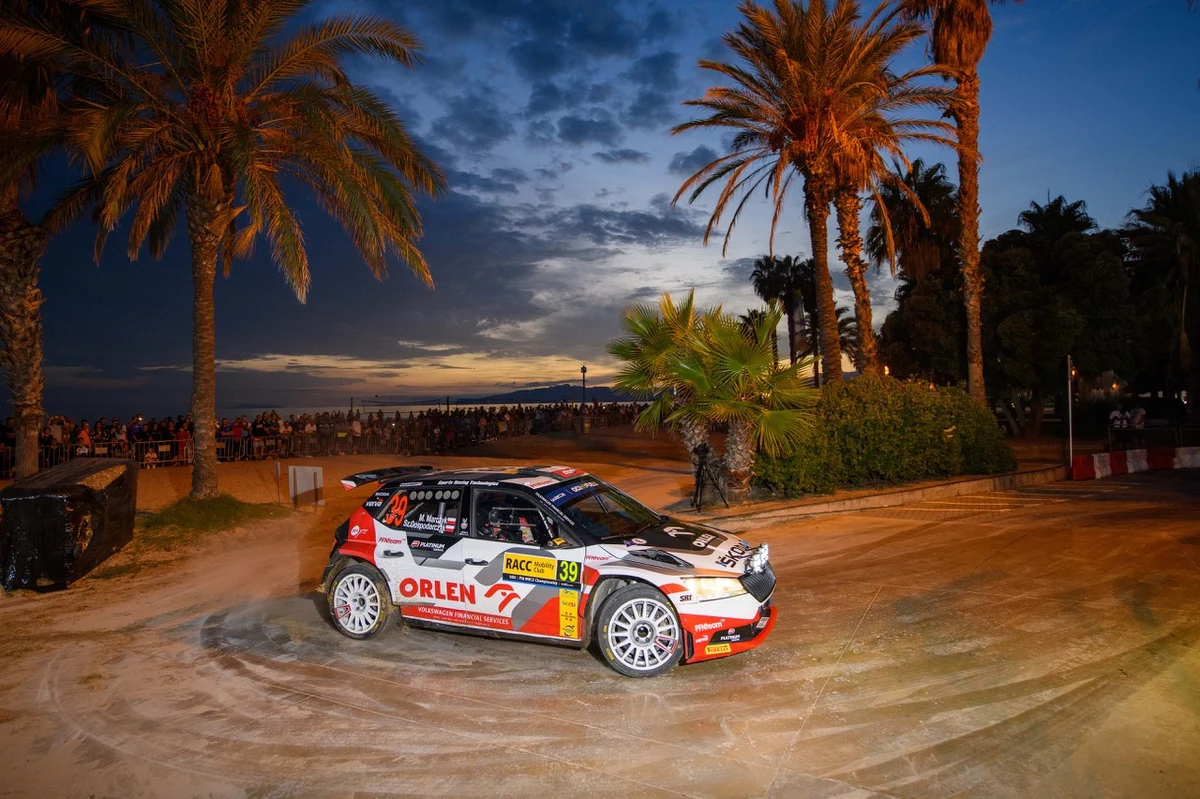 Rajd Katalonii zakończył sezon Rajdowych Mistrzostw Świata WRC dla Mikołaja Marczyka i Szymona Gospodarczyka. Załoga ORLEN Team zajęła w Hiszpanii wysokie 10. miejsce w solidnie obsadzonej klasie WRC 2 Open oraz świetne 6. miejsce w klasie WRC 2 Junior. Załoga Skody, na której widoczne jest logo RMF FM, zbierała w tym debiutanckim sezonie doświadczenie. Teraz deklaruje walkę w kolejnym sezonie mistrzostw świata!