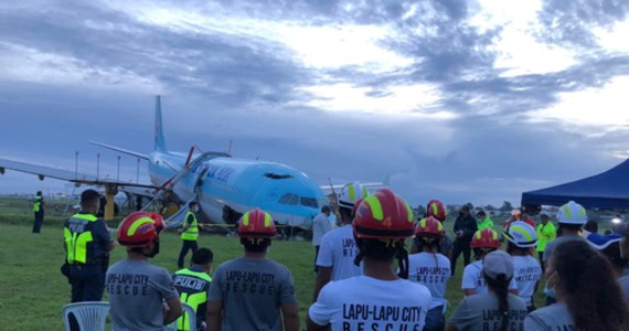 Samolot pasażerski linii Korean Air ze 162 pasażerami i 11 członkami załogi nie zmieścił się na pasie podczas lądowania.  Samolot w strugach deszczu "przestrzelił" pas startowy na międzynarodowym lotnisku Mactan-Cebu, w środkowej części Filipin. Jak podały władze nikt nie odniósł obrażeń.