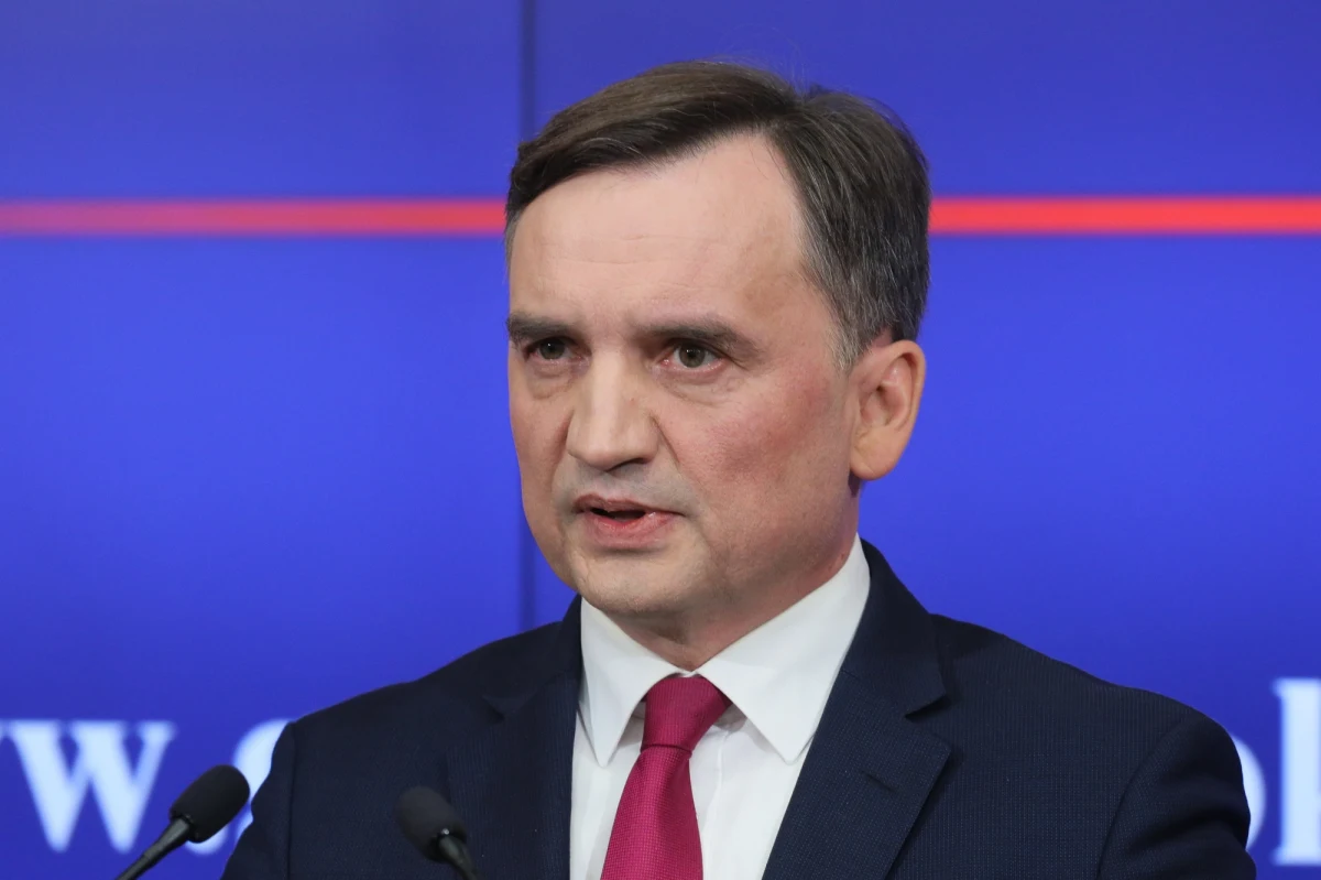 ​Kasację na niekorzyść dwójki sprawców skazanych za gwałt i zabójstwo 15-latki w Miłoszycach w 1996 r. wniósł do Sądu Najwyższego Prokurator Generalny Zbigniew Ziobro. W ocenie Ziobry wymierzone kary 25 i 15 lat więzienia są rażąco łagodne. Za tę zbrodnię pierwotnie został niesłusznie skazany Tomasz Komenda.