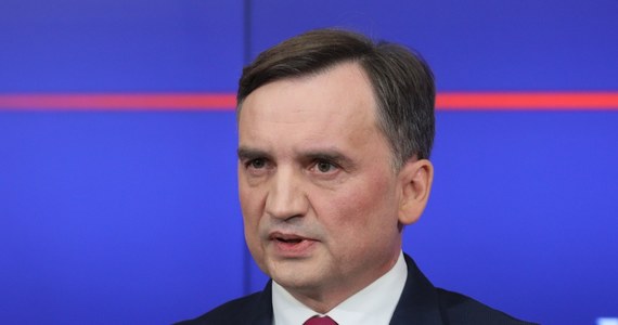 ​Kasację na niekorzyść dwójki sprawców skazanych za gwałt i zabójstwo 15-latki w Miłoszycach w 1996 r. wniósł do Sądu Najwyższego Prokurator Generalny Zbigniew Ziobro. W ocenie Ziobry wymierzone kary 25 i 15 lat więzienia są rażąco łagodne. Za tę zbrodnię pierwotnie został niesłusznie skazany Tomasz Komenda.