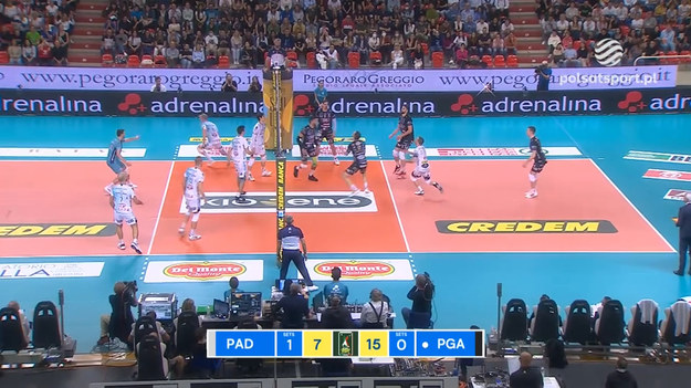 Skrót meczu Pallavolo Padova – Sir Safety Perugia 1:3 (25:21, 12:25, 19:25, 18:25). 