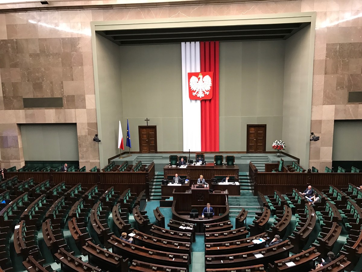 "Mamy sytuację, w której zostało naruszone prawo. Politycy zachęcali do naruszenia prawa. W tej chwili mówią - my was ochronimy" - tak Szymon Osowski, prezes zarządu Sieci Obywatelskiej Watchdog Polska skomentował w Rozmowie w południe w RMF FM projekt ustawy wprowadzający abolicję dla samorządowców zaangażowanych w organizację "wyborów kopertowych" w 2020 r. "Te przepisy, w takim kształcie prawnym, w demokratycznym państwie prawa nie mogłyby być uchwalone. Mamy sytuację, w której politycy kryją tych, których namawiali do naruszenia prawa" - tłumaczył gość Rocha Kowalskiego. 