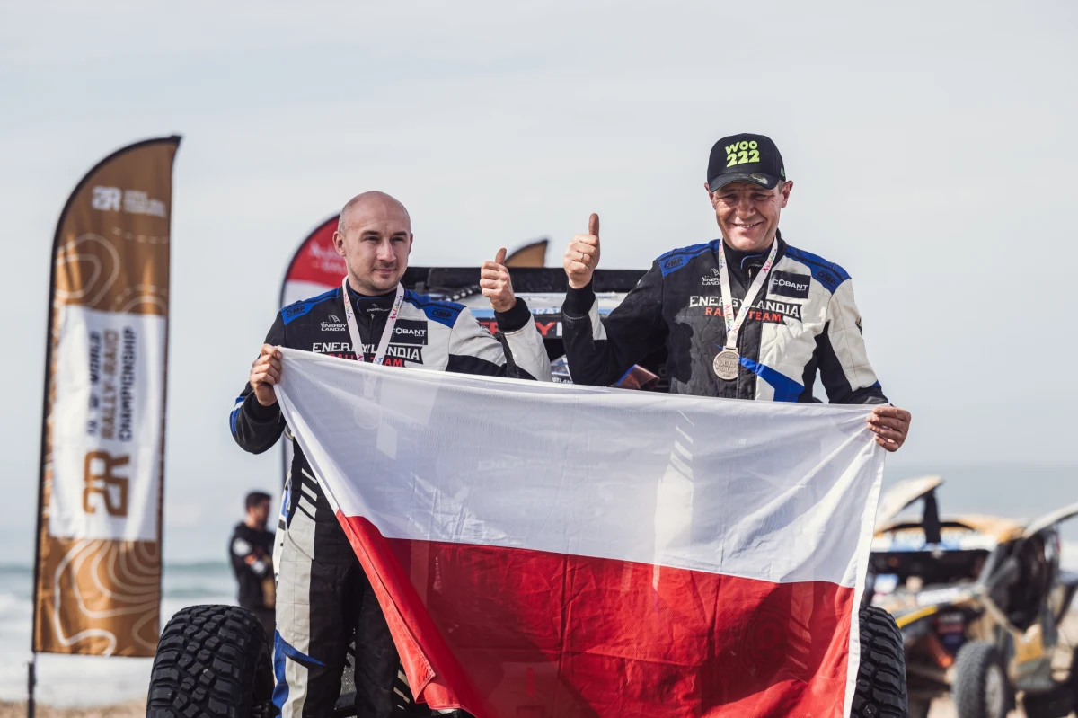 Tytuły mistrza oraz wicemistrza świata przywiózł do Polski z Rajdu Andaluzji zespół Energylandia Rally Team. Ta impreza była ostatnią rundą Mistrzostw Świata w Rajdach Cross-Country.