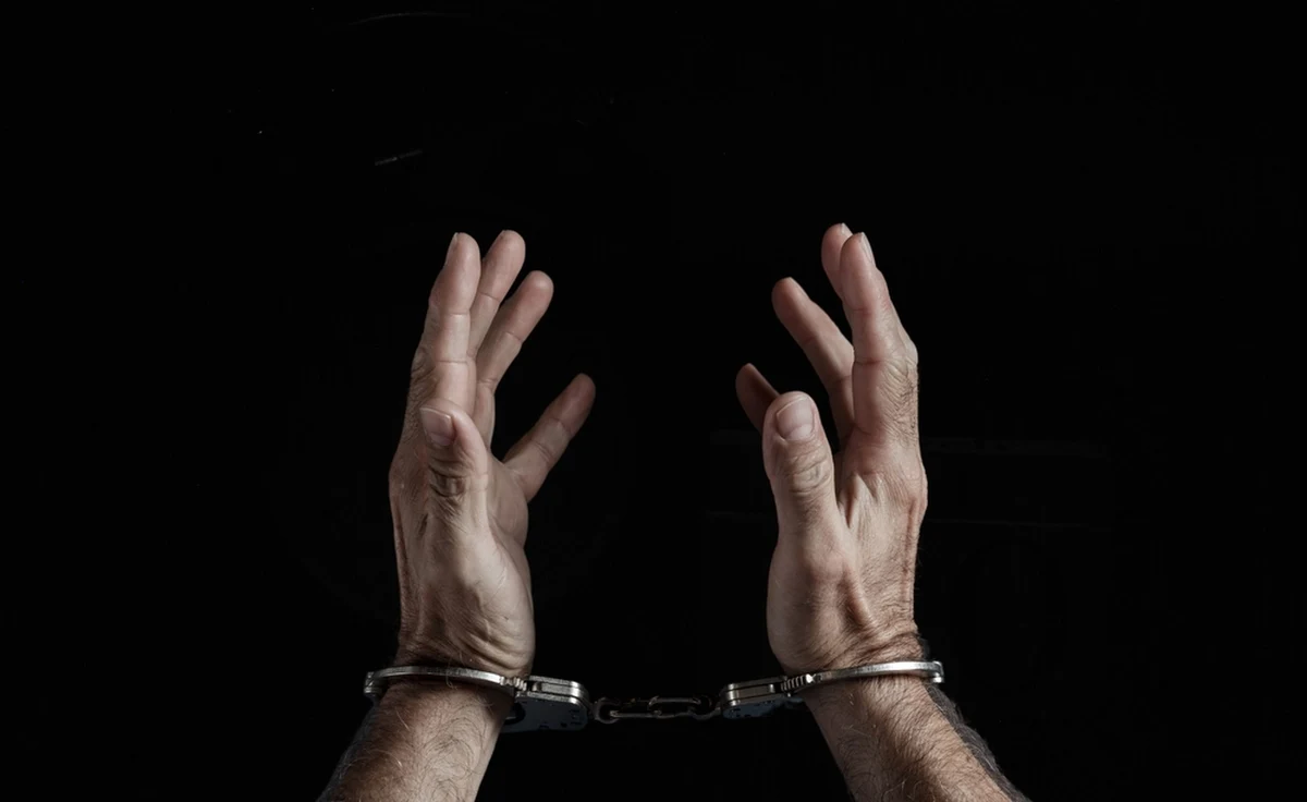 31-letnia kobieta i jej 52-letni kochanek zostali zabici przez 78-letniego mężczyznę - męża 31-latki. Podejrzany o zabójstwo mężczyzna został tymczasowo aresztowany.