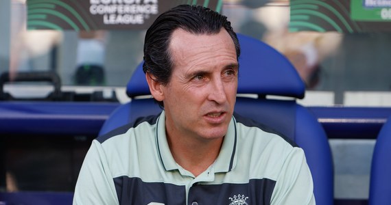 Unai Emery został nowym szkoleniowcem Aston Villi, w której występuje dwóch reprezentantów Polski - Matty Cash i Jan Bednarek. Hiszpański trener zastąpi na stanowisku Stevena Gerrarda. Drużyna z Birmingham w tym sezonie znajduje się w ogonie ligi angielskiej, wygrała tylko 3 z 12 meczów. Emery postanowił przenieść się do Anglii, ale jednocześnie zostawia Villarreal, który jest rywalem Lecha Poznań w Lidze Konferencji. Jego były już klub zarobi jednak na przenosinach kilka milionów funtów.