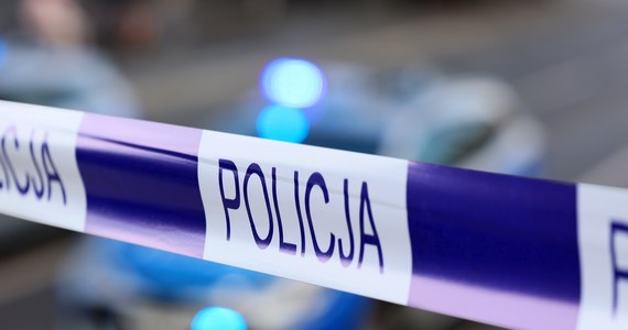 Policja w Jarosławiu na Podkarpaciu zatrzymała trzech 15-latków i 16-latka w sprawie pobicia bezdomnego staruszka. Sprawcy chcieli zabrać 77-latkowi portfel i papierosy.