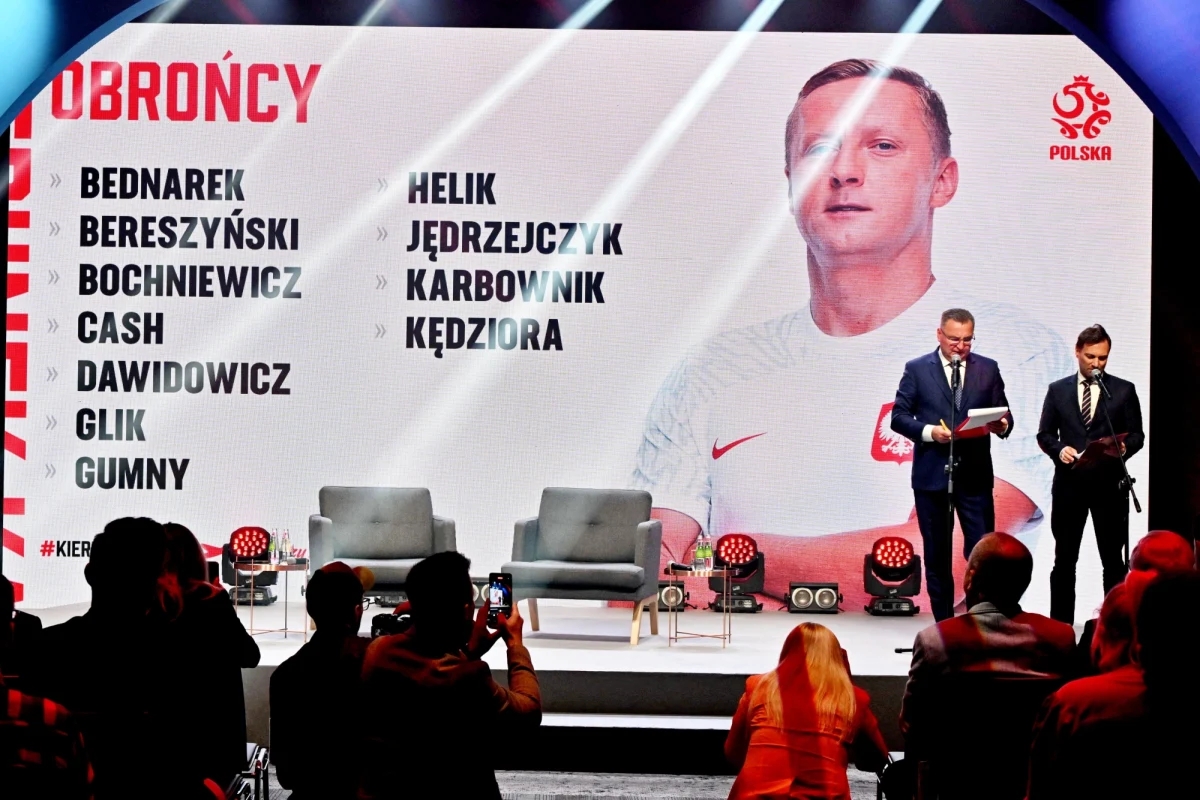 Za kilkanaście dni poznamy wybrańców Czesława Michniewicza, którzy pojadą na mistrzostwa świata w Katarze. Jesienno-zimowy termin rozgrywania turnieju oznacza, że nie poprzedzą go kilkutygodniowe przygotowania. Drużyna po zaledwie kilku dniach i meczu towarzyskim z Chile poleci na mistrzostwa. Największym zmartwieniem sztabu kadry wydaje się linia defensywna.