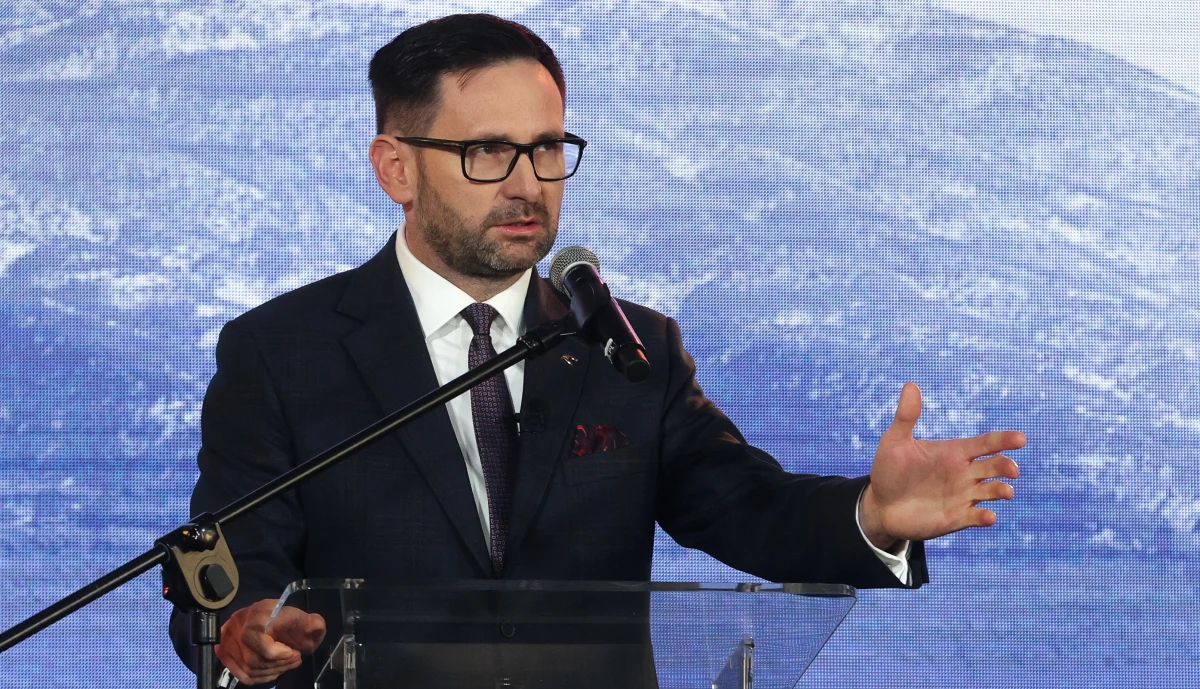 Celem połączenia PKN Orlen z PGNiG jest stworzenie silnego multienergetycznego koncernu, który będzie skutecznie konkurował na europejskim rynku. Tylko razem tak duże spółki są w stanie zaangażować zasoby niezbędne do realizacji dużych projektów inwestycyjnych - zaznaczył w komentarzu dla PAP prezes PKN Orlen Daniel Obajtek.