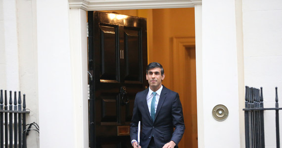 Brytyjski premier Rishi Sunak jest już w swoim biurze na Downing Street. Rozpoczął kompletowanie swojego gabinetu. W Izbie Gmin zasiada zaledwie od siedmiu lat, w rządzie Borisa Johnsona piastował stanowisko ministra finansów.